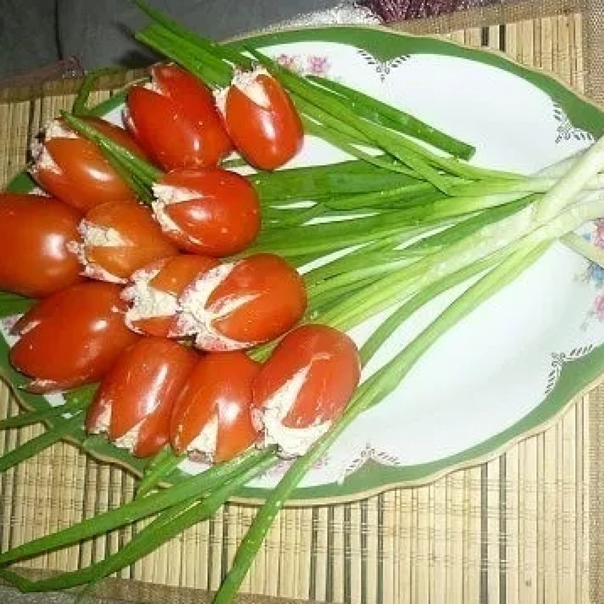 Салат букет тюльпанов