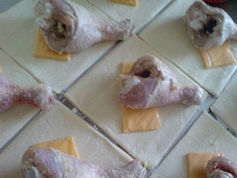 Рецепты куриных голеней в тесте слоеном