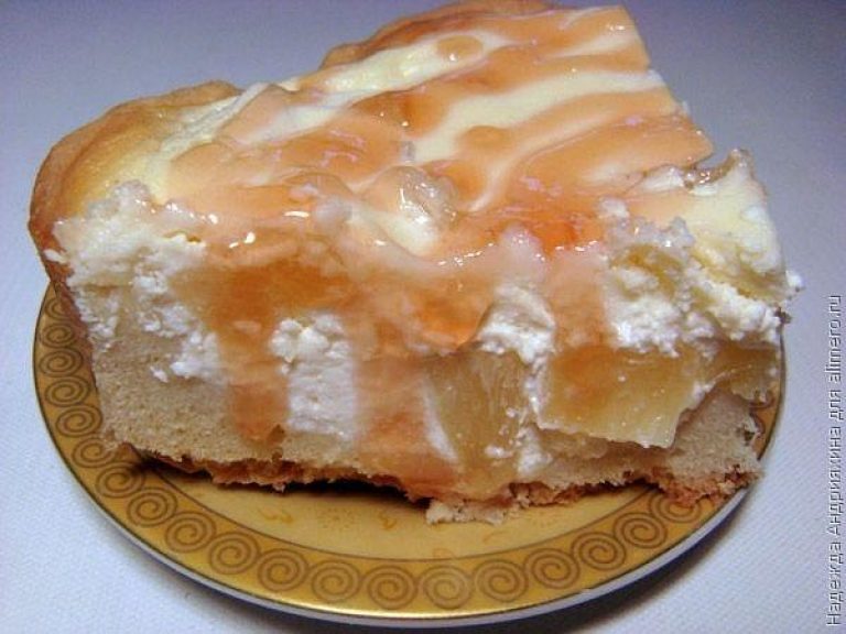 Пирог с творожным кремом и ананасами