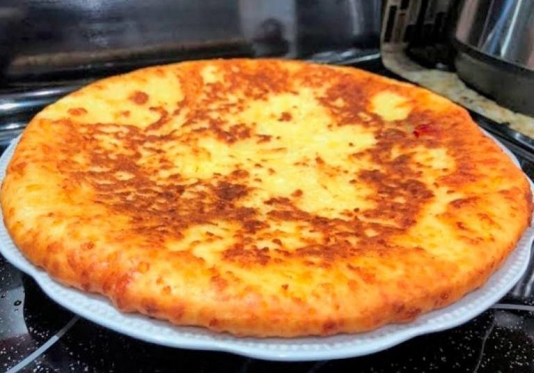 Пирог с сыром на кефире на сковороде рецепт с фото
