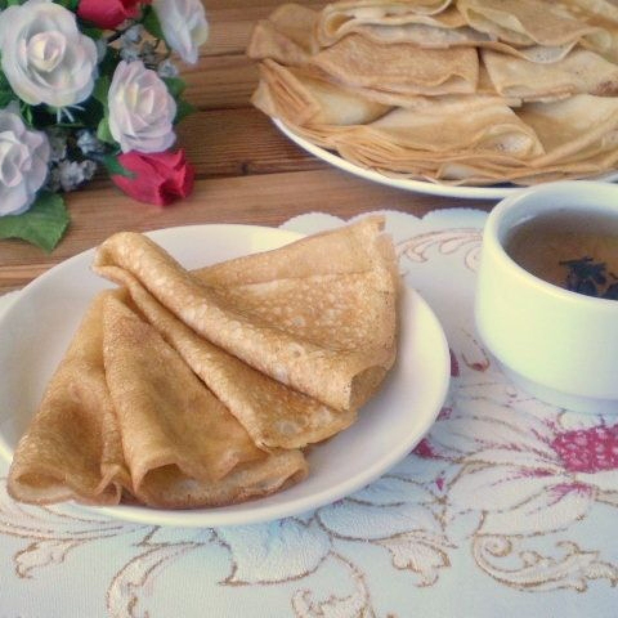 толстые блины. дрожжевые блины. блины на дрожжах. блинчики без дрожжей. блинчики без дрожжей.