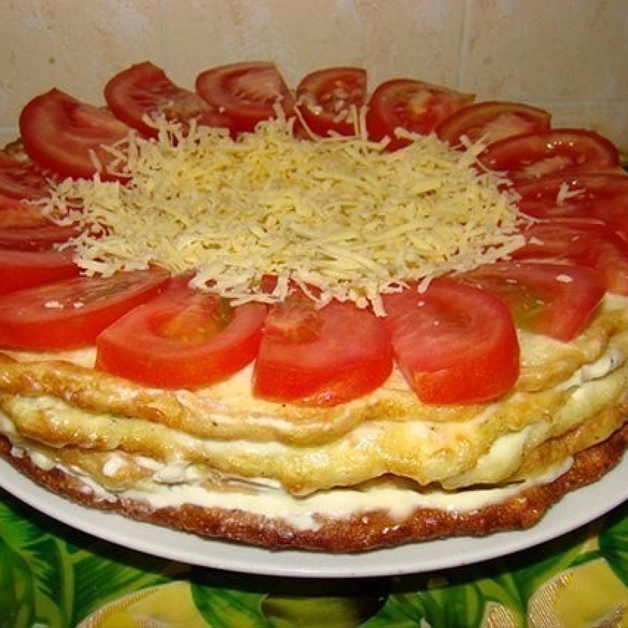 Кабачковый торт с помидорами и чесноком и сыром
