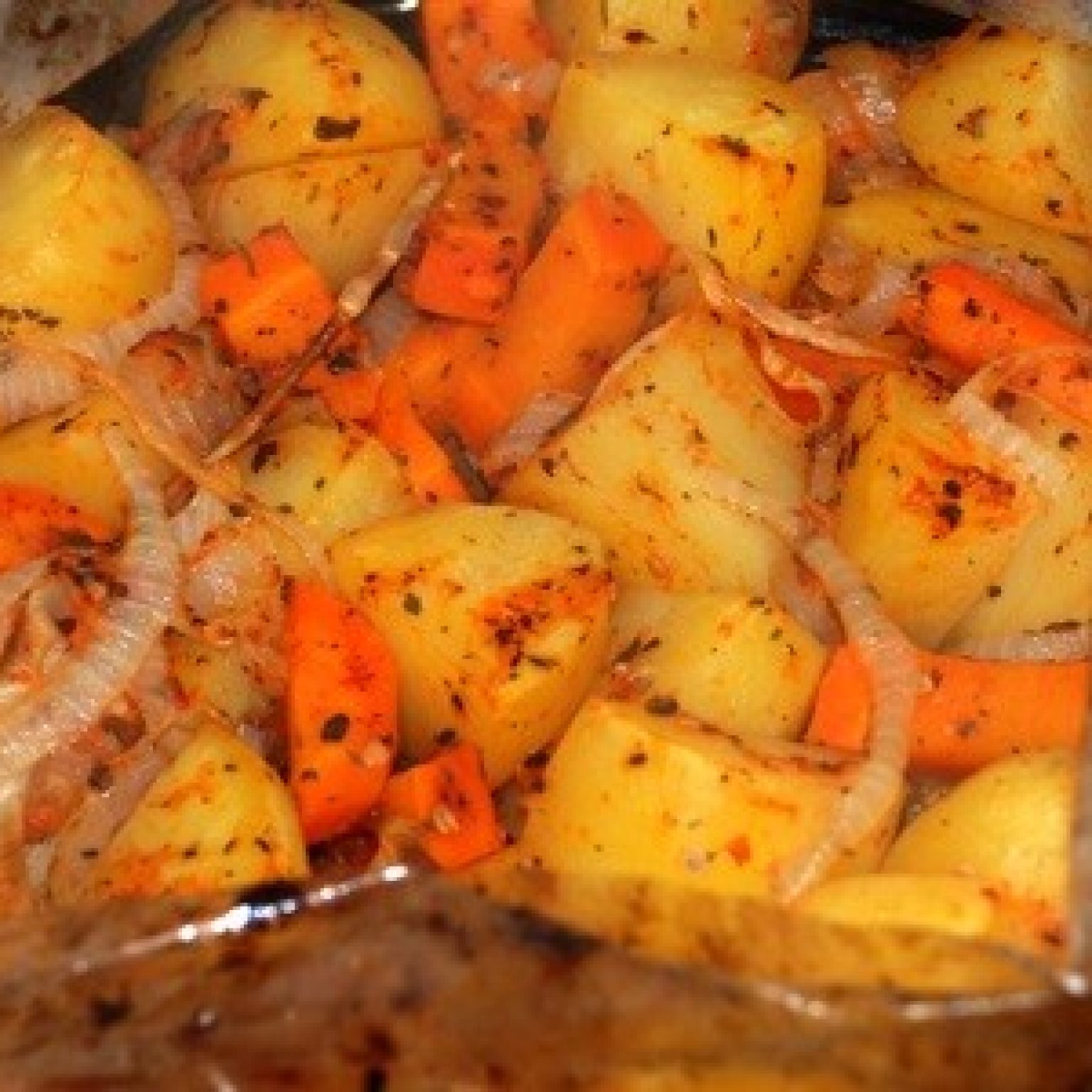 Картошка в рукаве без мяса. Картошка в рукаве. Картофель в духовке самый вкусный. Самая вкусная картошка в духовке. Картофель с морковью в духовке.