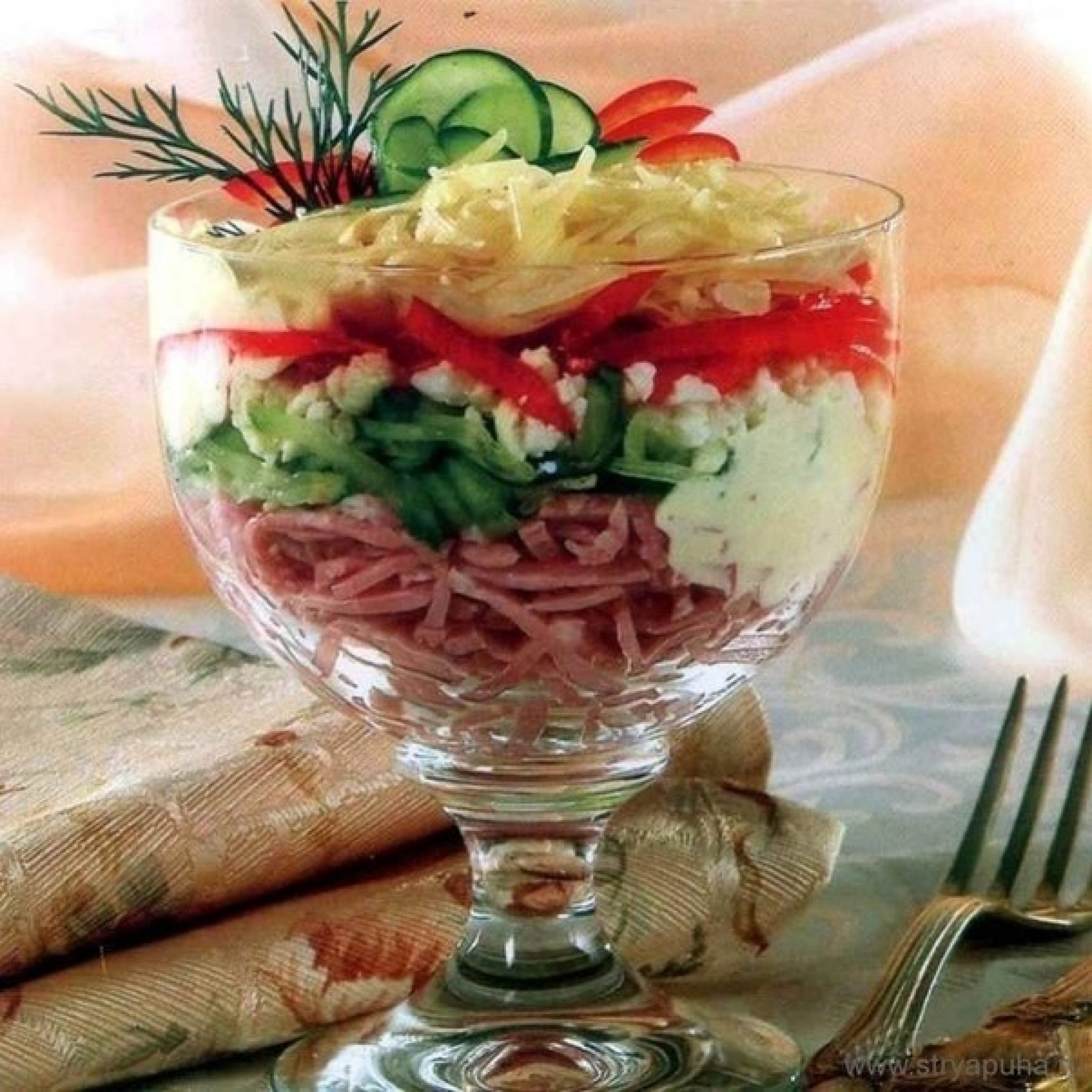 Салат коктейль с ветчиной и огурцами и сыром рецепт с фото