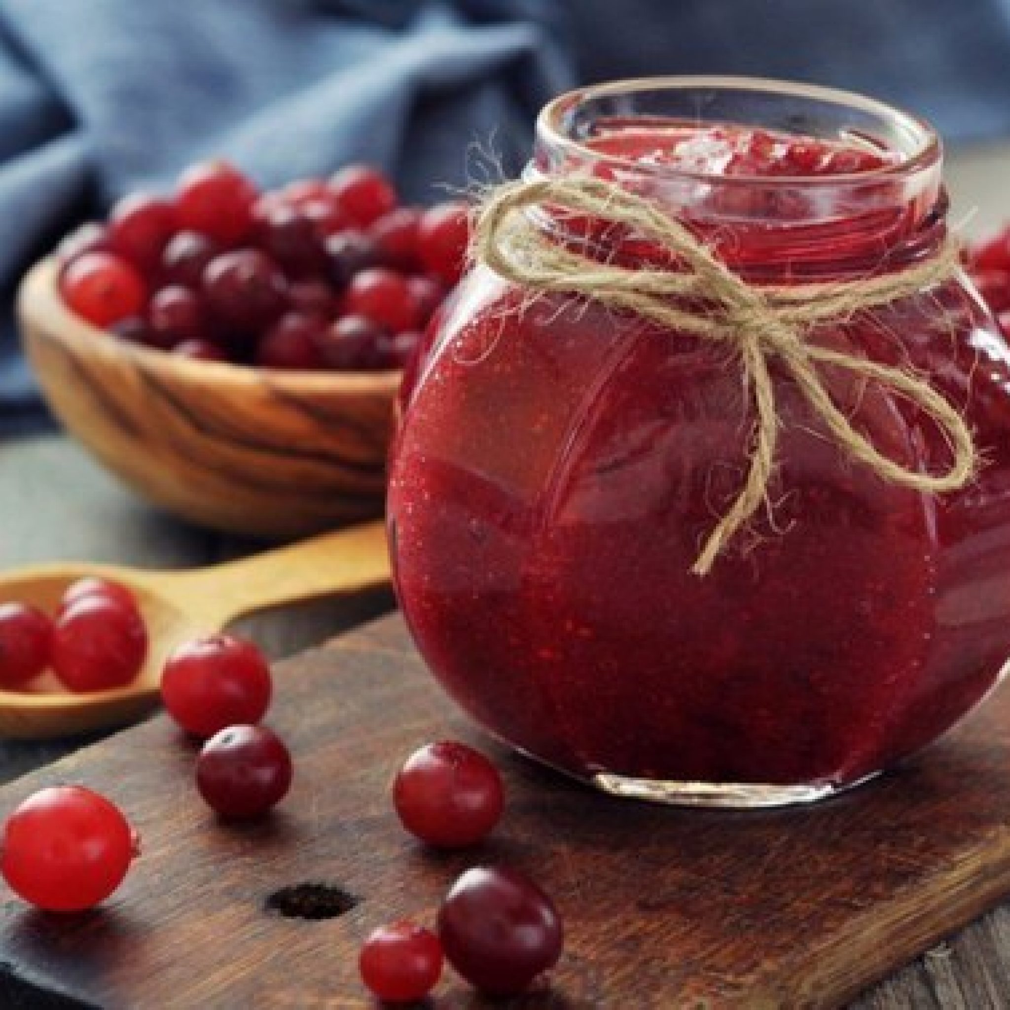 Вкусное варенье из клюквы на зиму. Варенье из клюквы. Варенье пряное брусника. Варенье клюква. Брусника с медом.