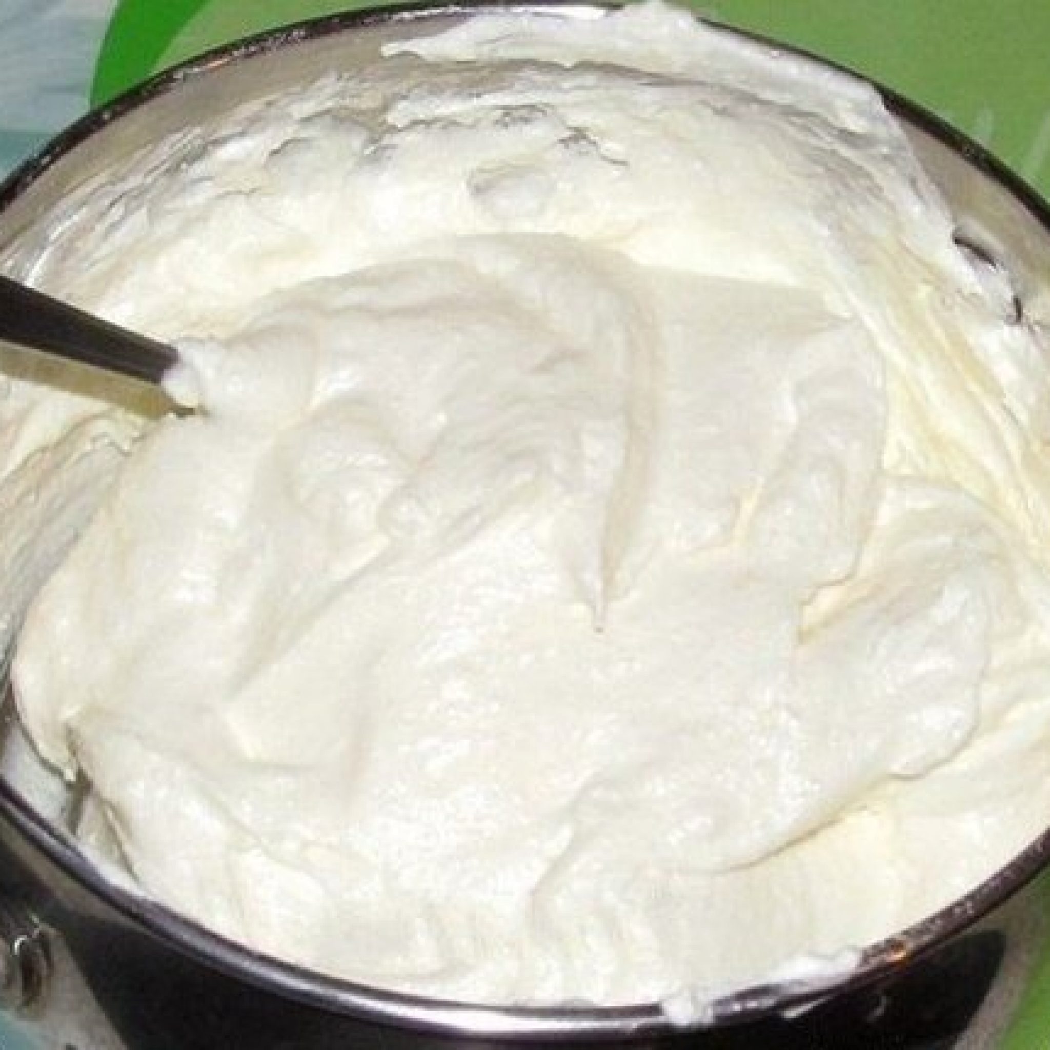 Творожный крем с маслом и сахарной. Крем для торта. Творожный крем. Творожно сливочный крем. Творожный крем для торта.