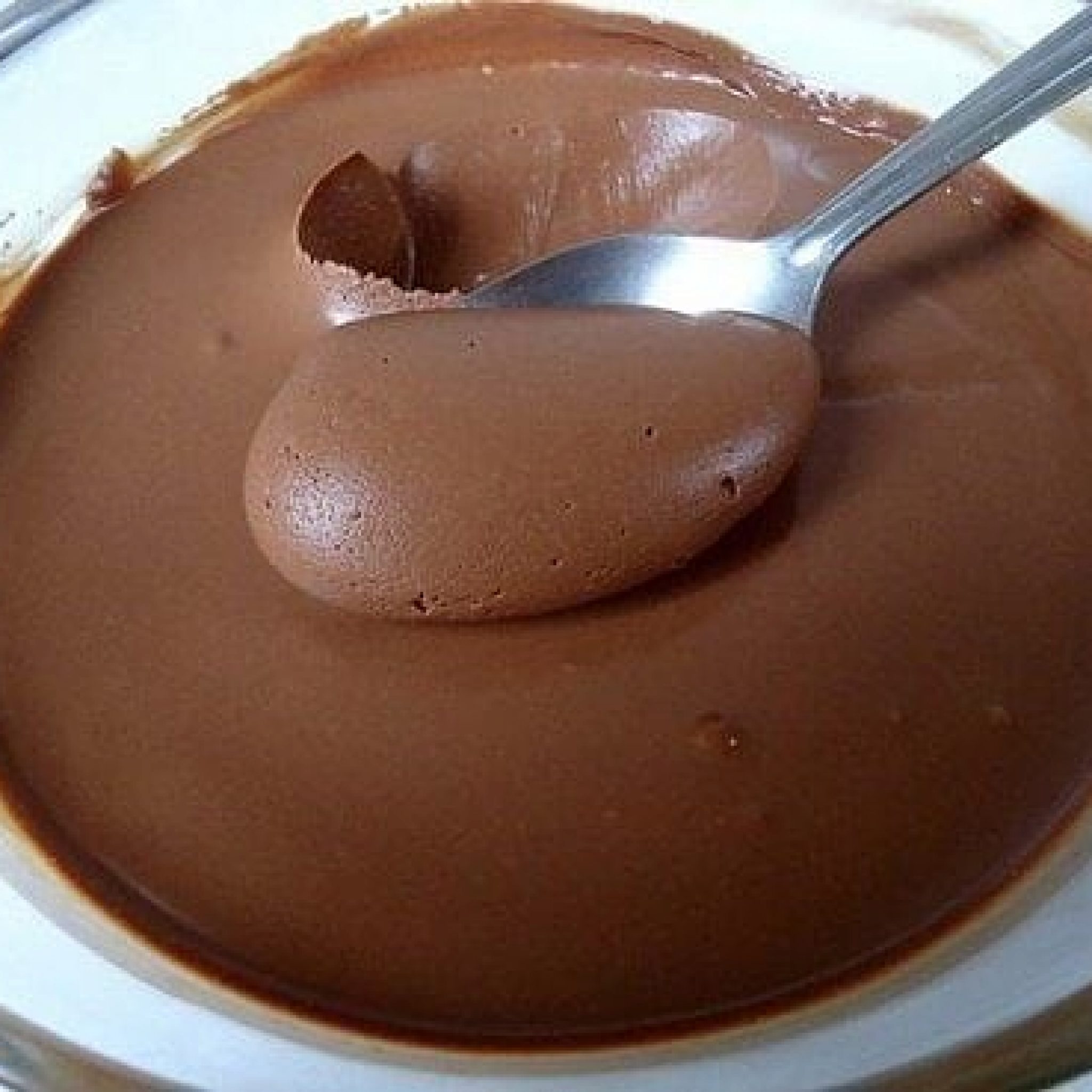 Шоколадный крем молоко какао. Шоколадный крем из какао. Десерты из шоколадного крема. Помадка шоколадная с какао. Шоколадная паста домашнего приготовления.