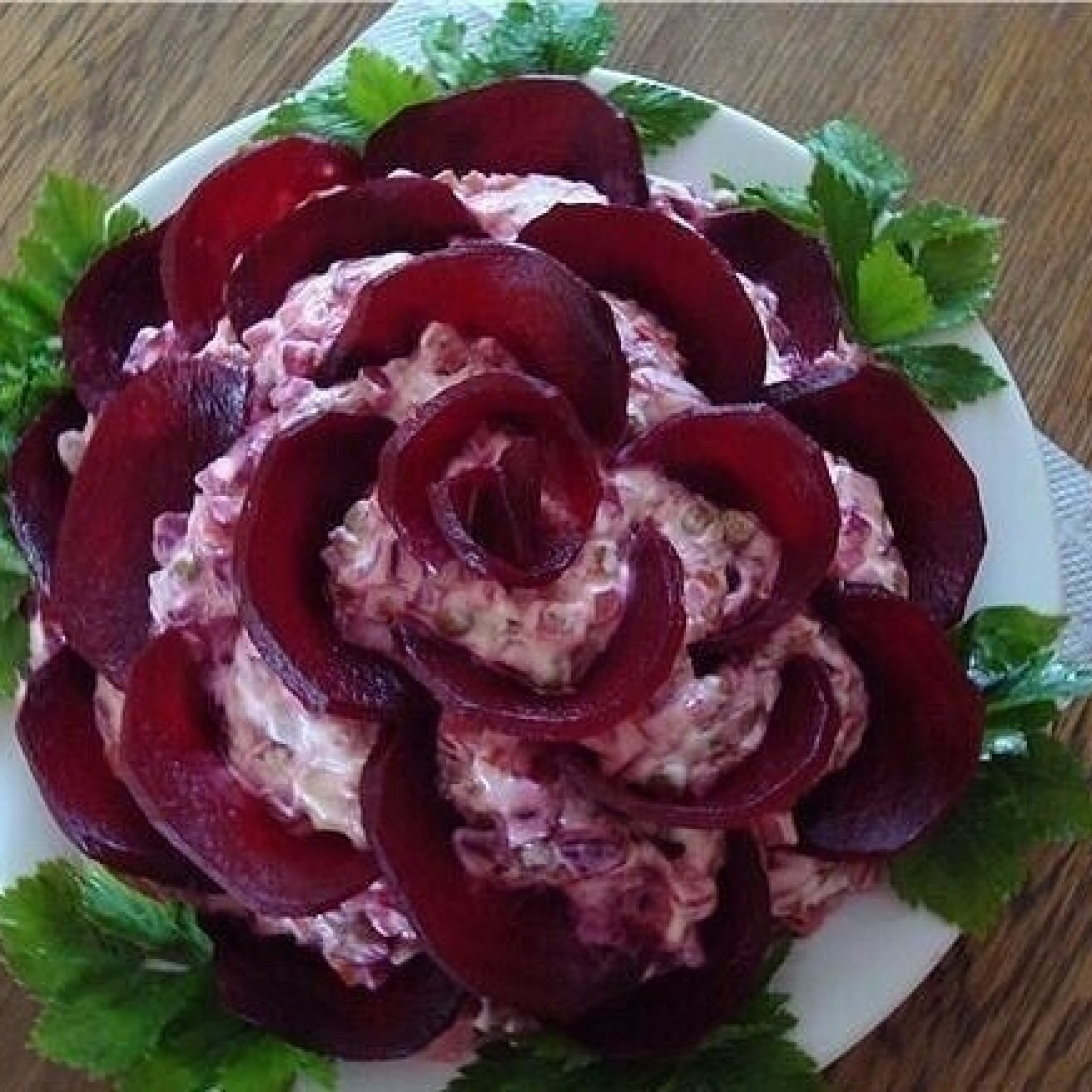Салат роза бордо