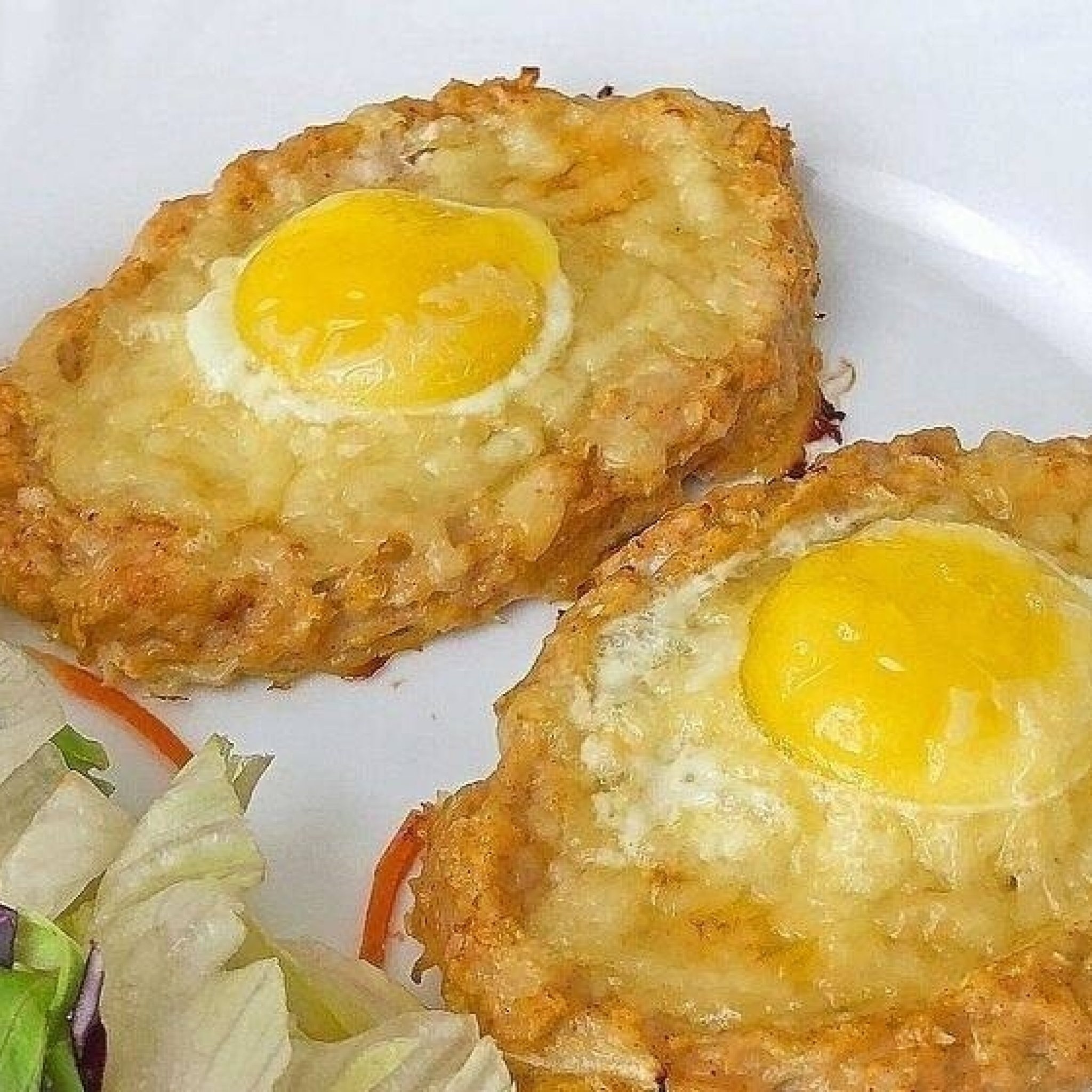 Мясные лодочки с сыром и яйцом