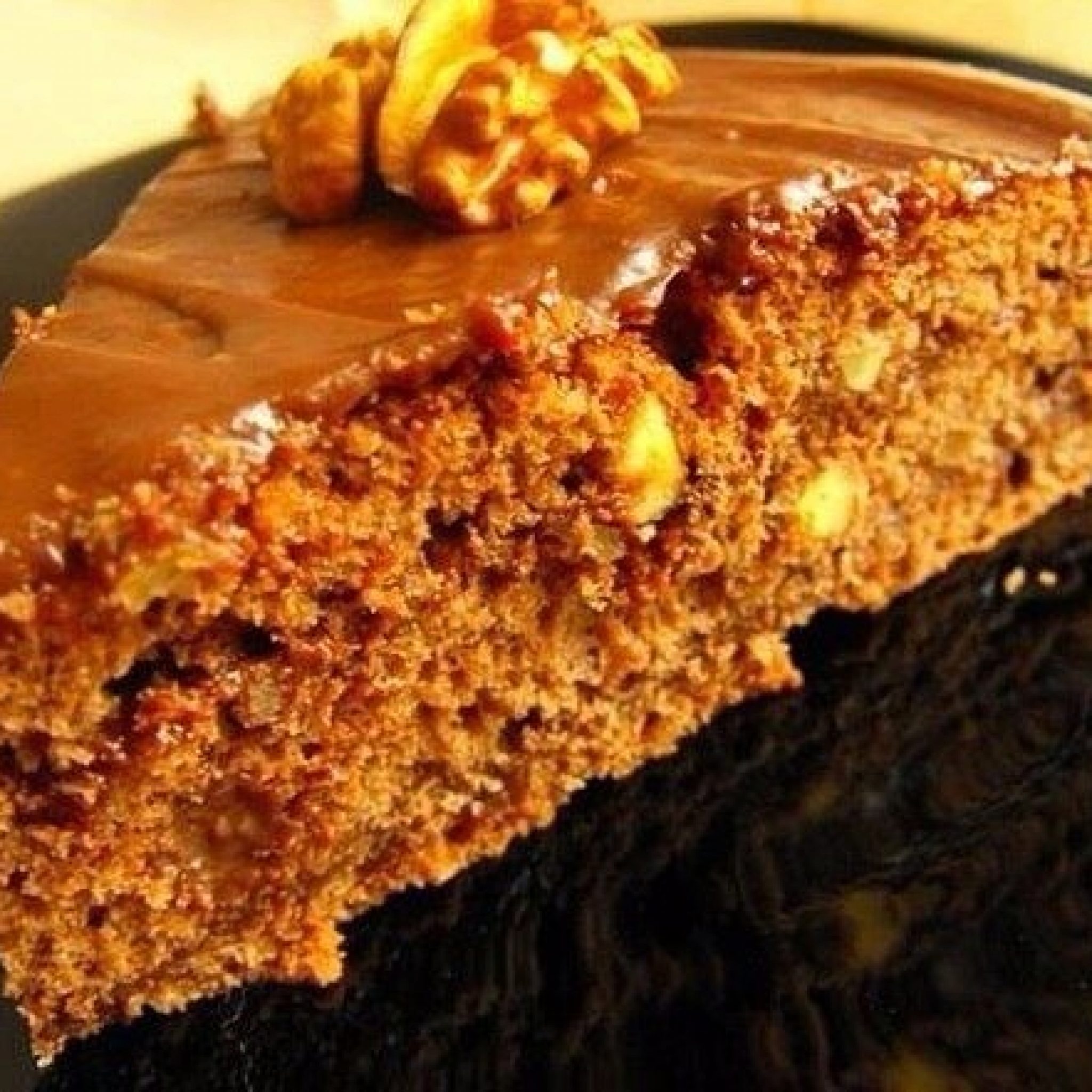 Ореховый торт рецепт в домашних. Королевский торт с грецкими орехами. Ореховый торт без выпечки. Торт с орехами и сгущенкой. Шоколадно Ореховый торт.