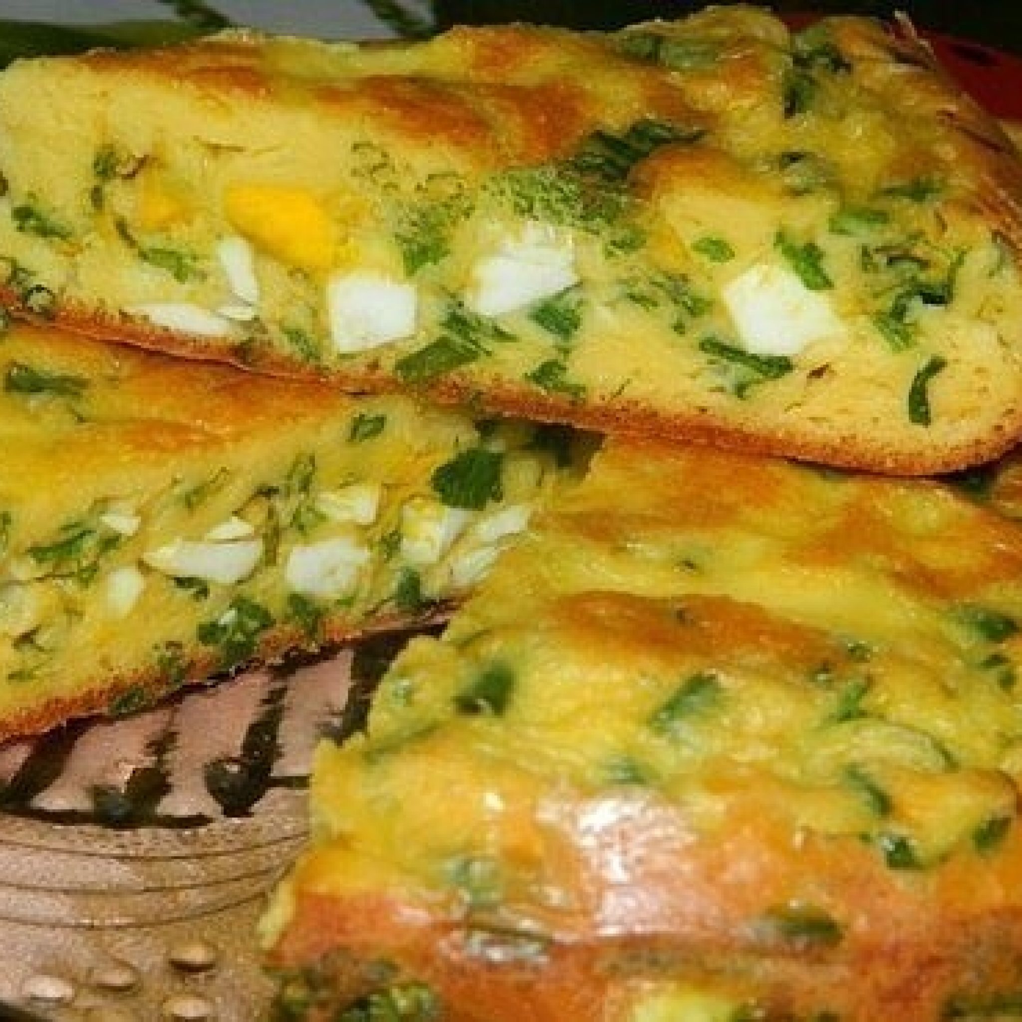 Рецепты зеленого теста. Заливной пирог с зел.луком и яйцом. Заливной пирог с яйцом и зеленым луком. Заливной пирог с луком и яйцом в духовке. Быстрый (заливной) пирог с зелёным луком и яйцом.
