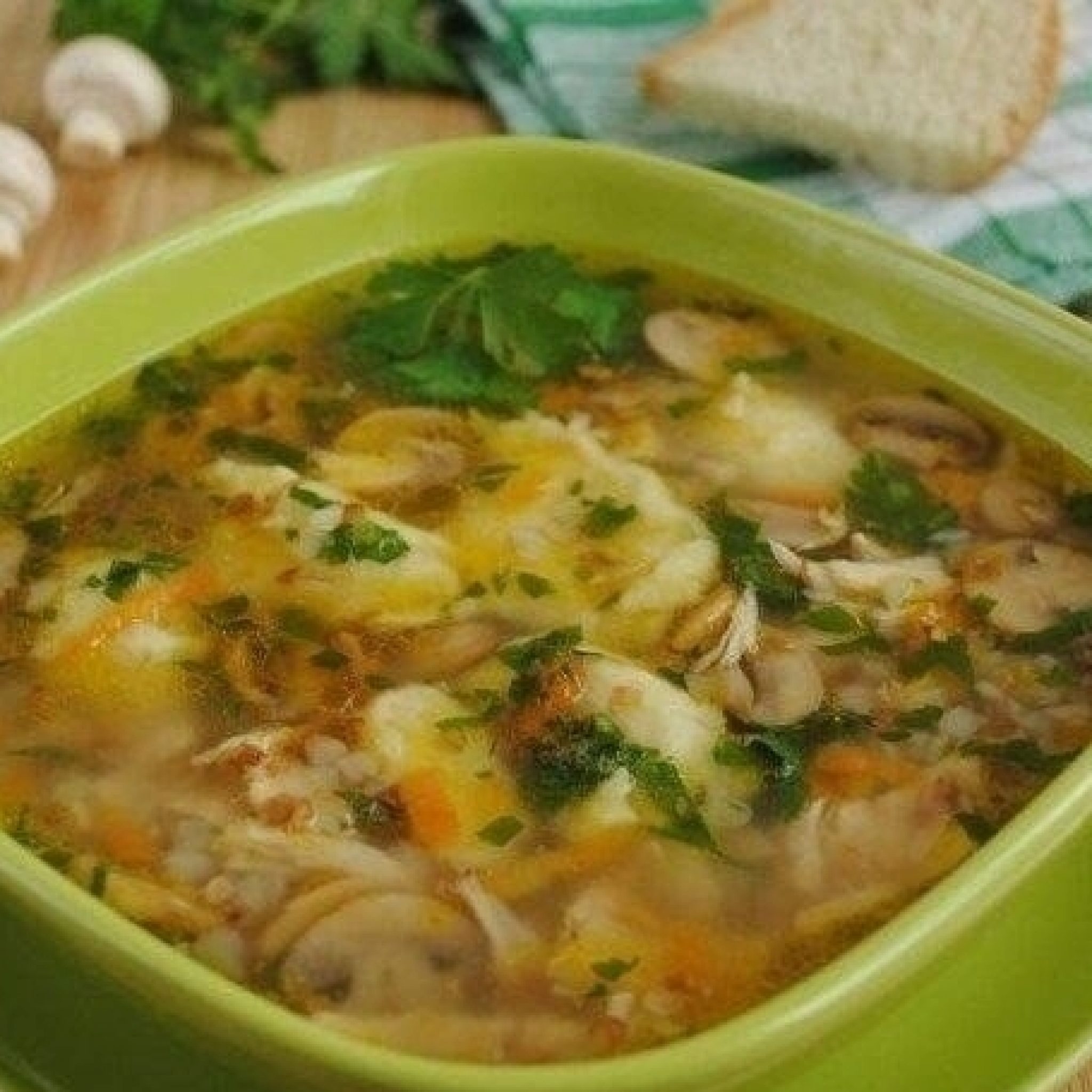 Вкусные супчики на каждый. Гречневый суп с грибами. Суп с гречкой и грибами. Гречневый суп с шампиньонами. Суп грибной картофельный.