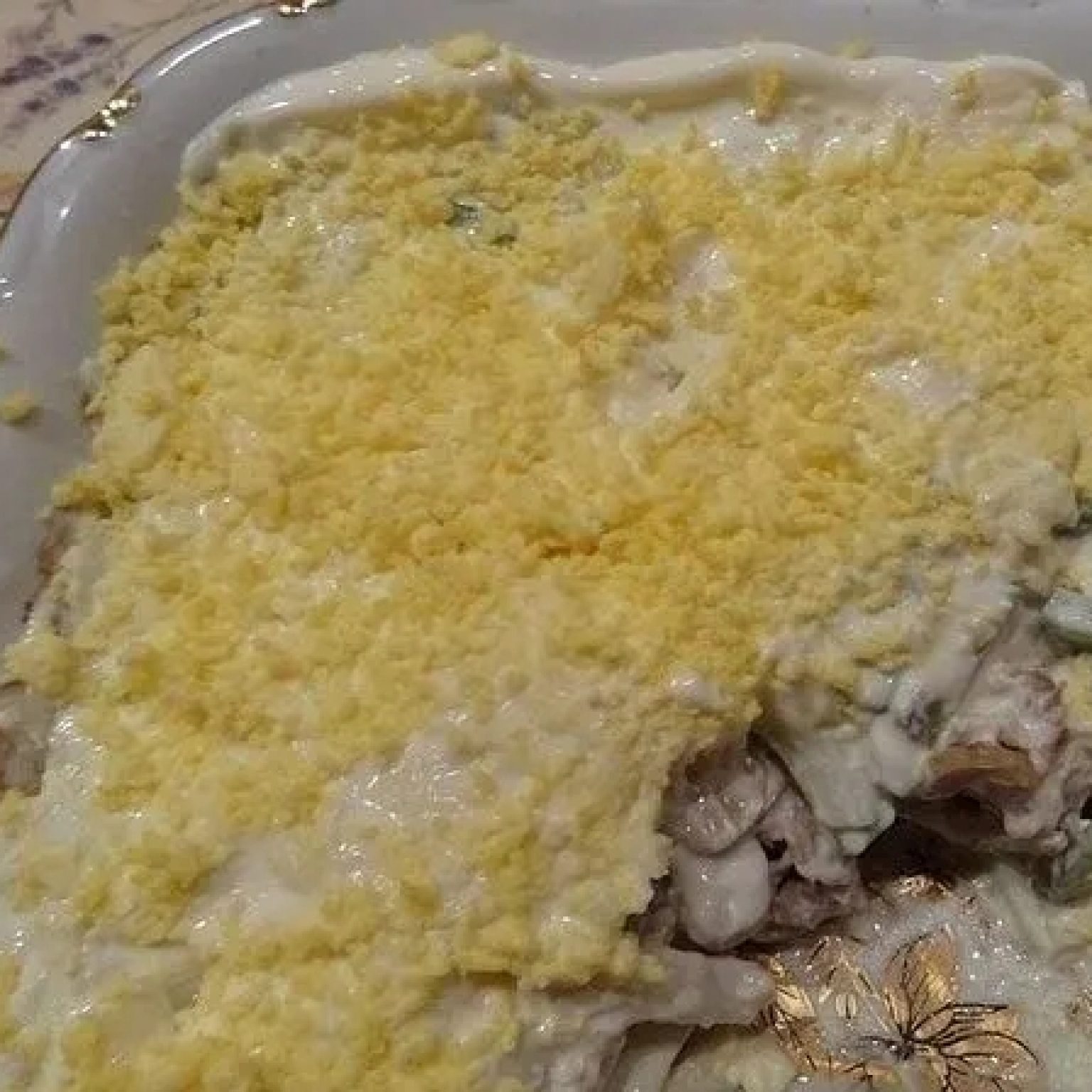 Салат из шампиньонов и курицы с сыром