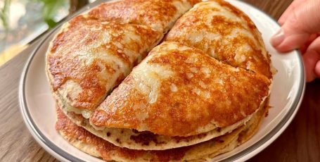 Моему рецепту уже много лет, а я по-прежнему не перестаю готовить эти вкуснейшие лепешки