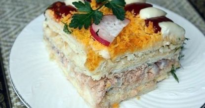Рыбный салатик — торт с крекерами