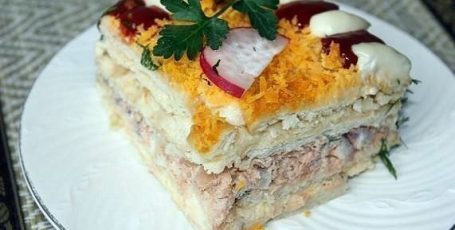 Рыбный салатик – торт с крекерами