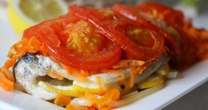 Рыба, запечённая с помидорами и сыром