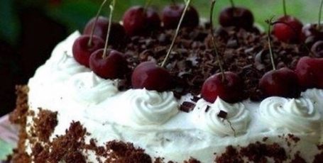Торт “Черный лес” с вишней и шоколадным кремом