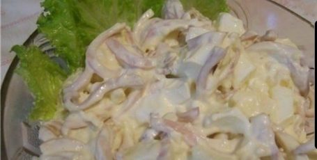 ​​Очень вкусный салат из кальмаров с плавленым сыром