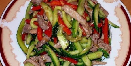 Салат из огурцов и мяса
