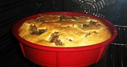 Быстрый пирог на кефире со сметаной – оооочень вкусно