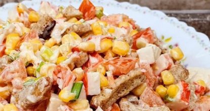 Крабовый салат с сухариками