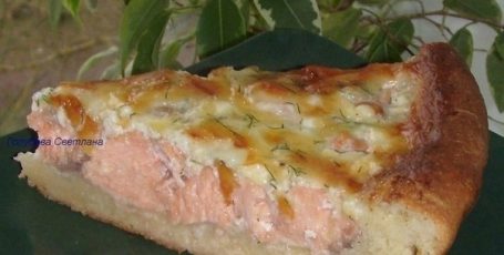 Открытый пирог с рыбой