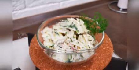 САМЫЙ ВКУСНЫЙ рецепт салата с кальмаром, который я знаю!