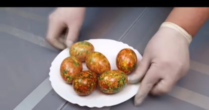 Как покрасить яйца на Пасху — 2 интересных и необычных способа!
