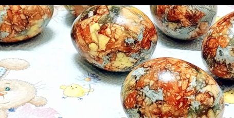 Изящные МРАМОРНЫЕ яйца на ПАСХУ 2022/ Как красиво красить ЯЙЦА на ПАСХУ натуральными красителями