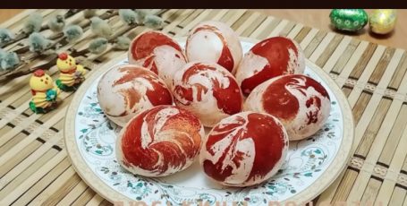 Как КРАСИВО покрасить ЯЙЦА на ПАСХУ без красителей/ КОСМИЧЕСКИЕ яйца в луковой шелухе