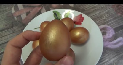 Золотые яйца в луковой шелухе на Пасху 🥚 Как оригинально покрасить пасхальные яйца в золотой цвет