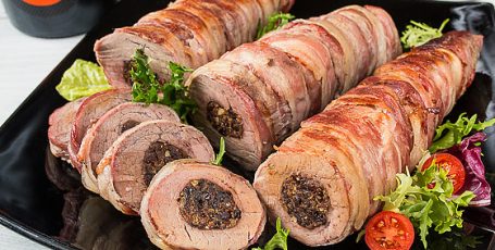 Фаршированная свиная вырезка с черносливом и орехами