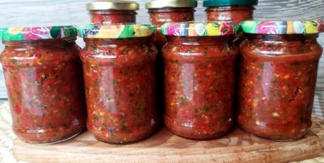 Простые рецепты острой универсальной приправы от моих читателей. Варить не надо. Хранится долго