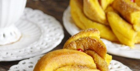 Тыквенный венок с корицей и сахаром.