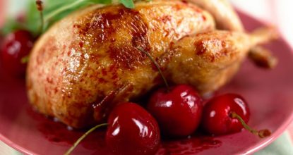 Цыпленок в вишневом маринаде: праздничный рецепт