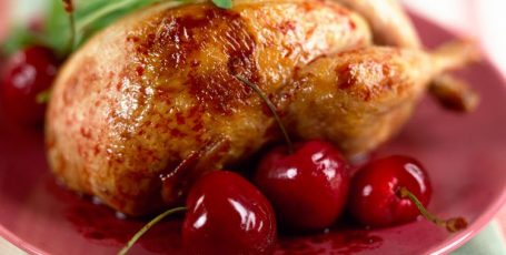 Цыпленок в вишневом маринаде: праздничный рецепт