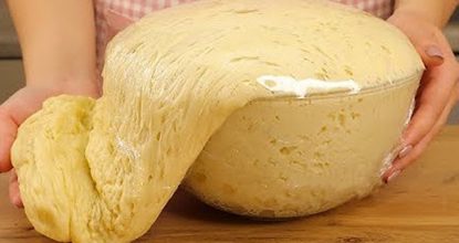 Всегда пышное тесто по французского рецепту. Замешиваем на теплом молоке и добавляем ложку яблочного уксуса…