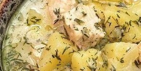 Картошка, тушенная с курицей в сметанно-сливочном соусе