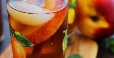 Алкогольный хoлoдный чaй–лимонaд