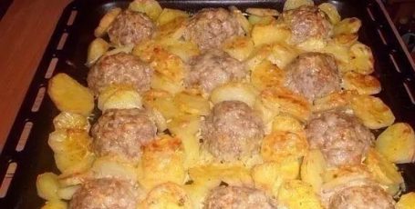 Мясные «ёжики» с картошкой под сыром