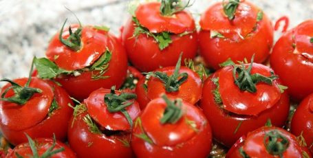 Малосольные помидоры по-армянски (с чесноком)