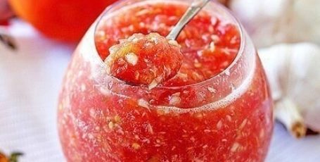 Приправа хрен с помидорами