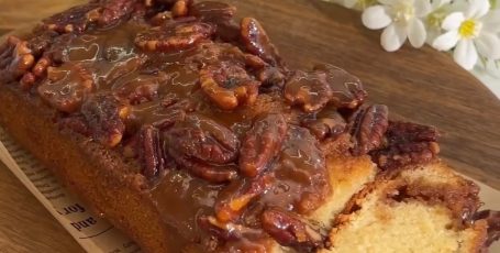 🥧 Все, кто имел удовольствие попробовать мой особенный кекс с карамелью и орехами пекан, настоятельно просят поделиться рецепто…